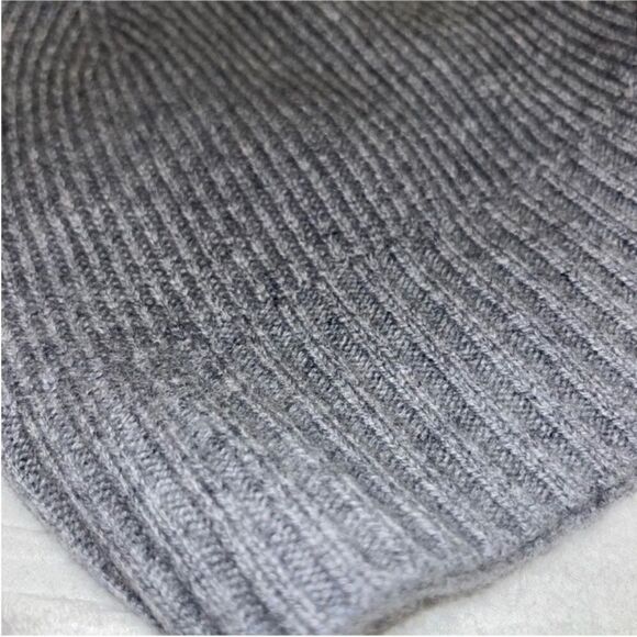NORDSTROM 100% Cashmere NWT Grey Knit
Beanie Hat - Picture 4 of 6